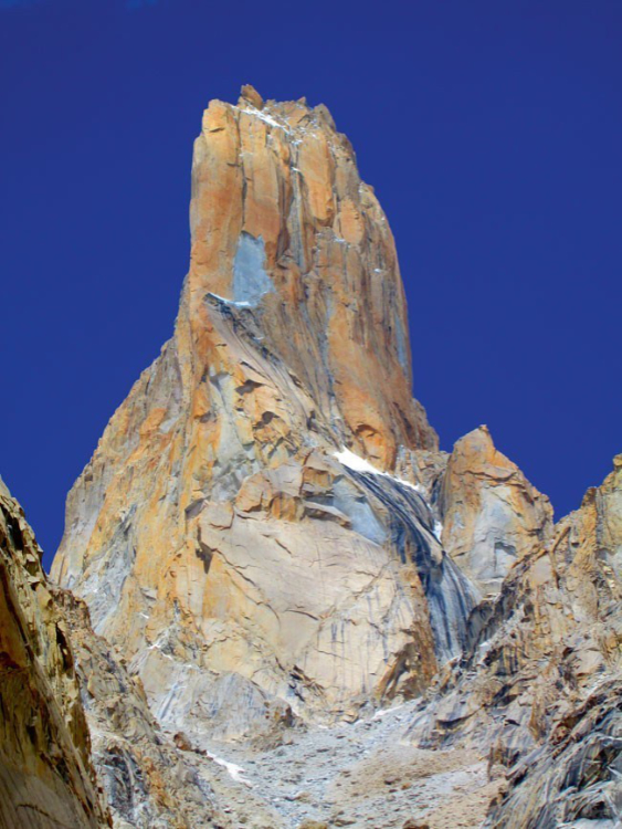 Eternal Flame, Stefano Ragazzo, Escalada en solitario, Torre sin Nombre, Karakorum