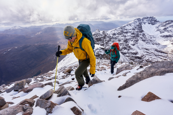 Seguridad en la montaña invernal y nevada: senderismo, trekking y raquetas de nieve