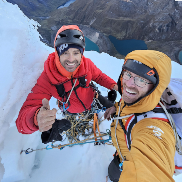 Hermanos Pou: apertura de Kuntur en Jurau A, 5.520m, 6c/70º/M5/1.575m