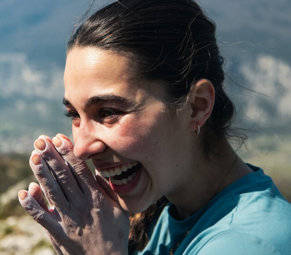 Brooke Raboutou, 1ª mujer en escalar 9b+. Encadena Excalibur, en Arco