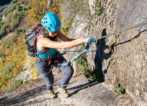 Vía Ferrata III. Material  técnico y de seguridad imprescindible y obligatorio