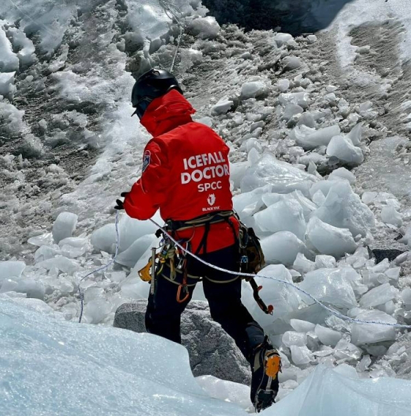 Everest: los Icefall Doctors comienzan su peligroso trabajo en la Cascada del Khumbu