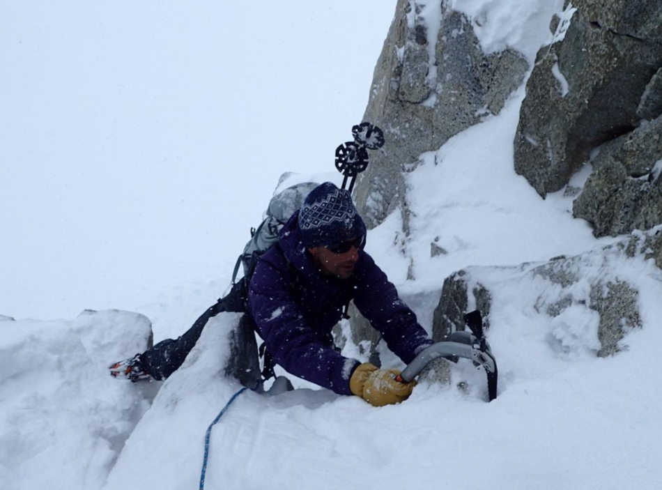 Ledo kirtiklis, laipiojimas ledu, mišrus laipiojimas, alpinizmas, kalnų žygiai