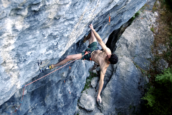 Vídeo: Adam Ondra, primera escalada de Fantazija, 9a+, Eslovenia
