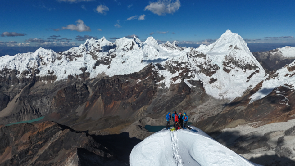 Nueva vía mallorquina en el Santa Cruz Chico, Cordillera Blanca
