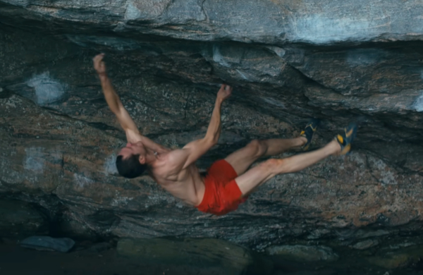 Vídeo. Adam Ondra en la costa noruega. Wolverine, 8b+ de bloque