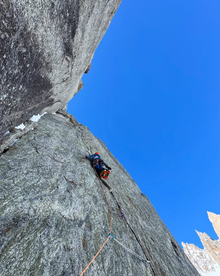 Alpes, Alpinismo, Apertura, Escalada, Agujas de Chamonix, Dent du Requin, Shark Attack, Tom Livingstone, Robert Smith