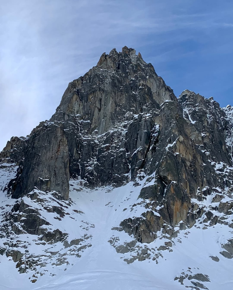 Alpes, Alpinismo, Apertura, Escalada, Agujas de Chamonix, Dent du Requin, Shark Attack, Tom Livingstone, Robert Smith