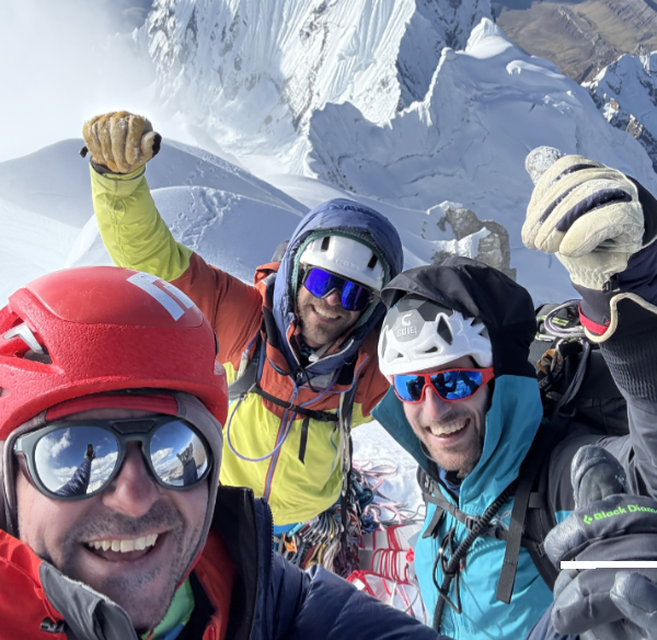 Nueva vía y primera travesía del Yerupajá para Toralles, Busom y Sanmartín