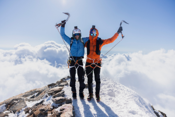 Philipp Brugger y Nicolas Hojac enlazan las nortes de Eiger, Mönch y Jungfrau en 15:30 horas