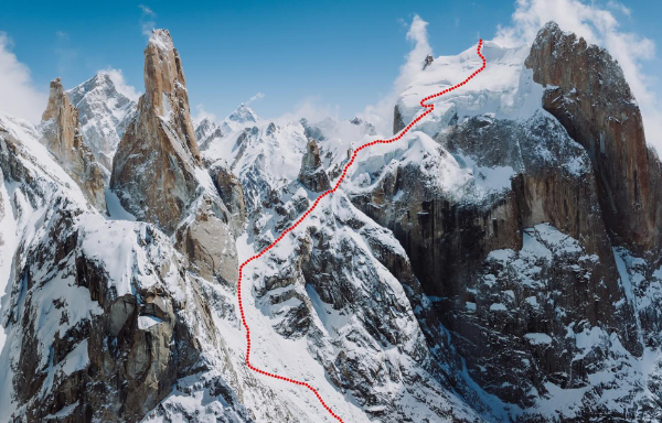 1º descenso con esquís de la Gran Torre del Trango, Karakorum