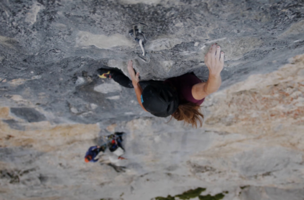 Vídeo: Babsi Zangerl y Jacopo Larcher, 1ª repetición de The Gift, 350m, 8c, Ratikon