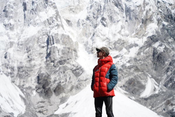 Tyler Andrews arranca intento de FKT sin oxígeno al Everest. Menos de 20 horas de campo base a cumbre