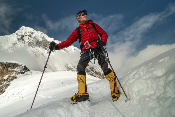 Carlos Soria, cima en el Manaslu