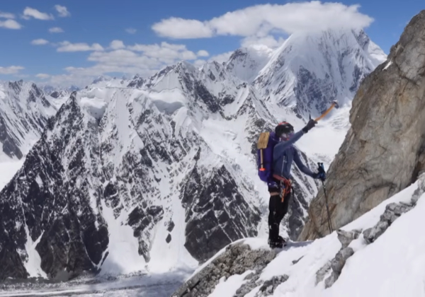 Película completa: Edge of Reason, Benjamin Védrines, récord ascenso al Broad Peak, 1º vuelo desde la cima