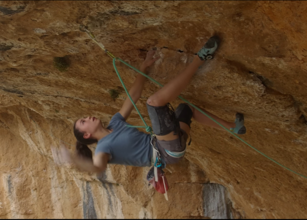 Vídeo. Ana Belén Argudo y Simon Padin escalando en el Reino de Iker Pou: Esclavos de las Redes, Margalef
