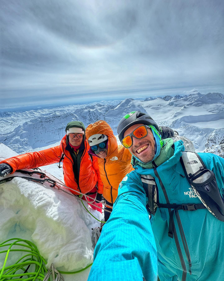 Nueva vía en el Mt Providence, Alaska, Bukowski, Marin, Pfaff. Foto: Andres Marin