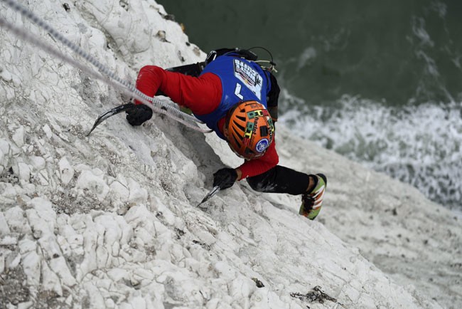 Oscile Las Capas De Los Tratos De Un Acantilado En El Reino Unido