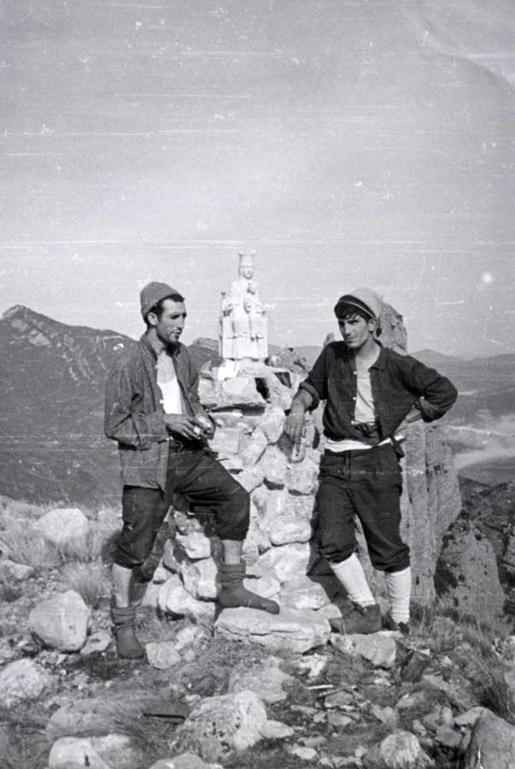 Jesús Ibarzo y Ursicinio Abajo en la cima, tras finalizar la vía Ursicinio Abajo
