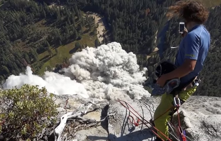 Gran desprendimiento en Yosemite. Video de Peter Zabrok