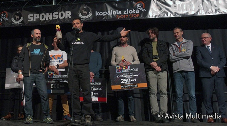 Alex Txikon, recibiendo el Premio a la Mejor Película del Festival de Ladek