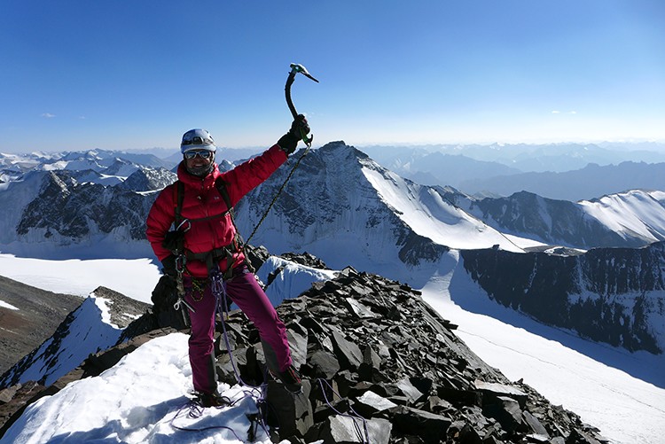 Daniela Teixeira, en la cumbre del Kang Yatse III, 6.300m