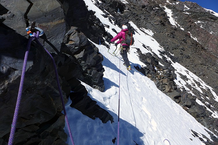 Paulo Roxo, durante la escalada de Desesperados, Kang Yatse III