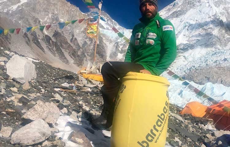 Alex Txikon, en el campo base del Everest invernal, el pasado invierno
