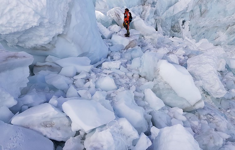 x Txikon en la Cascada del Khumbu, Everest invernal