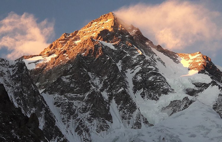 El K2, barrido por el viento. Foto: Polski Himalaizm Zimowy