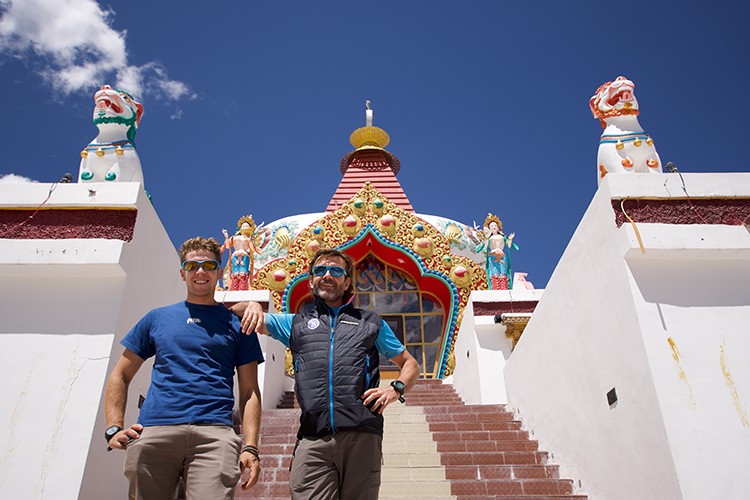 Juan Diego Amador y David Pérez, en un monasterio de Ladakh