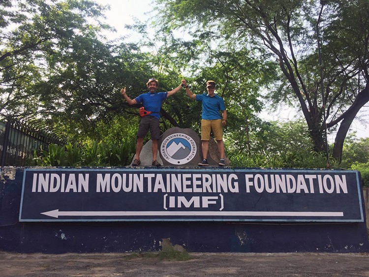 Juan Diego Amador y David Pérez, en la IMF en Delhi, tras regresar de la montaña