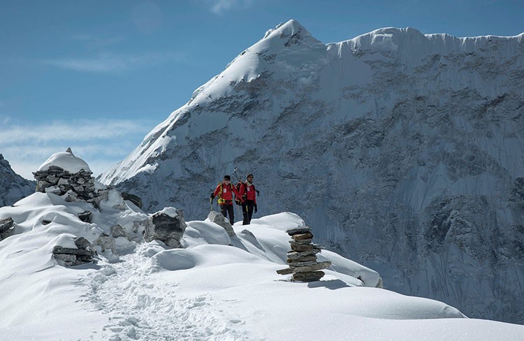 Carlos Soria y Sito Carcavilla, aclimatando en el Island Peak. Foto: Expedición IFEMA-Carlos Soria