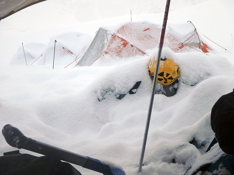 Pre-temporada en Denali: el mayor frío no evitó algunas fuertes nevadas