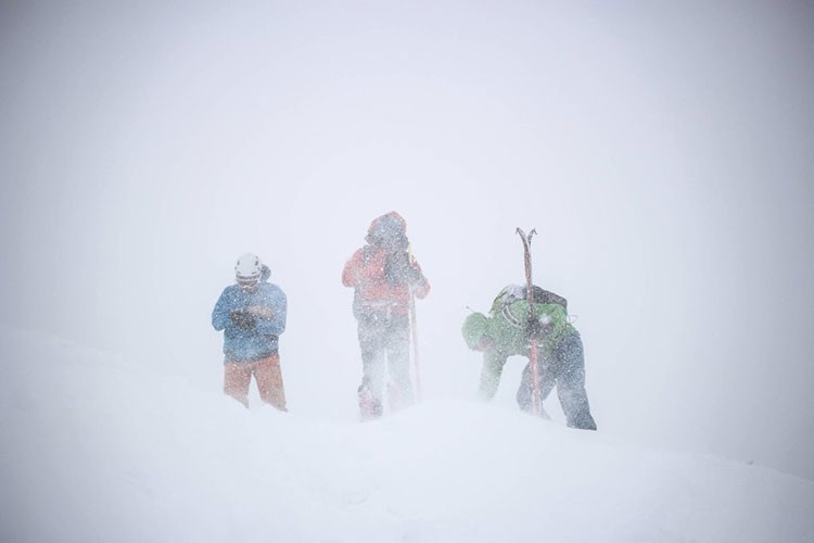Condiciones habituales durante la travesía de los Alpes. Foto: Philip Reiter, Red Bull Content Pool