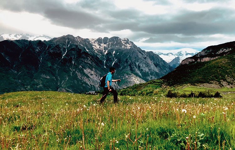 Cómo usar bien tus bastones de trekking, senderismo o montaña