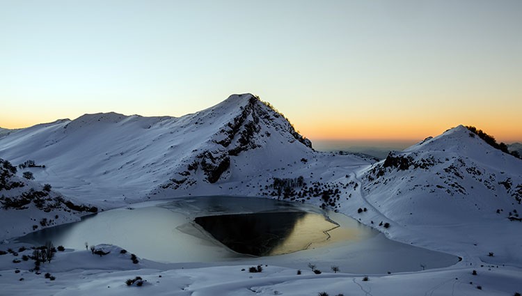 Lago Enol en invierno. Foto: José Allende