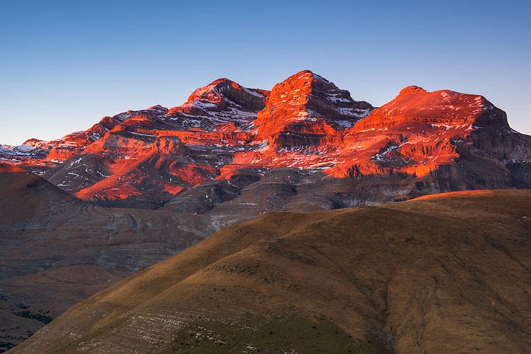Treserols: Monte Perdido, Pico Añisclo, Cilindro de Marboré, a final de verano. Foto: Javier Camacho