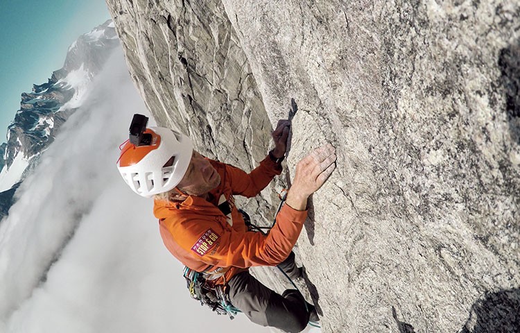 Robert Jasper escalando Stonecircle, Groenlandia. Foto: Robert Jasper