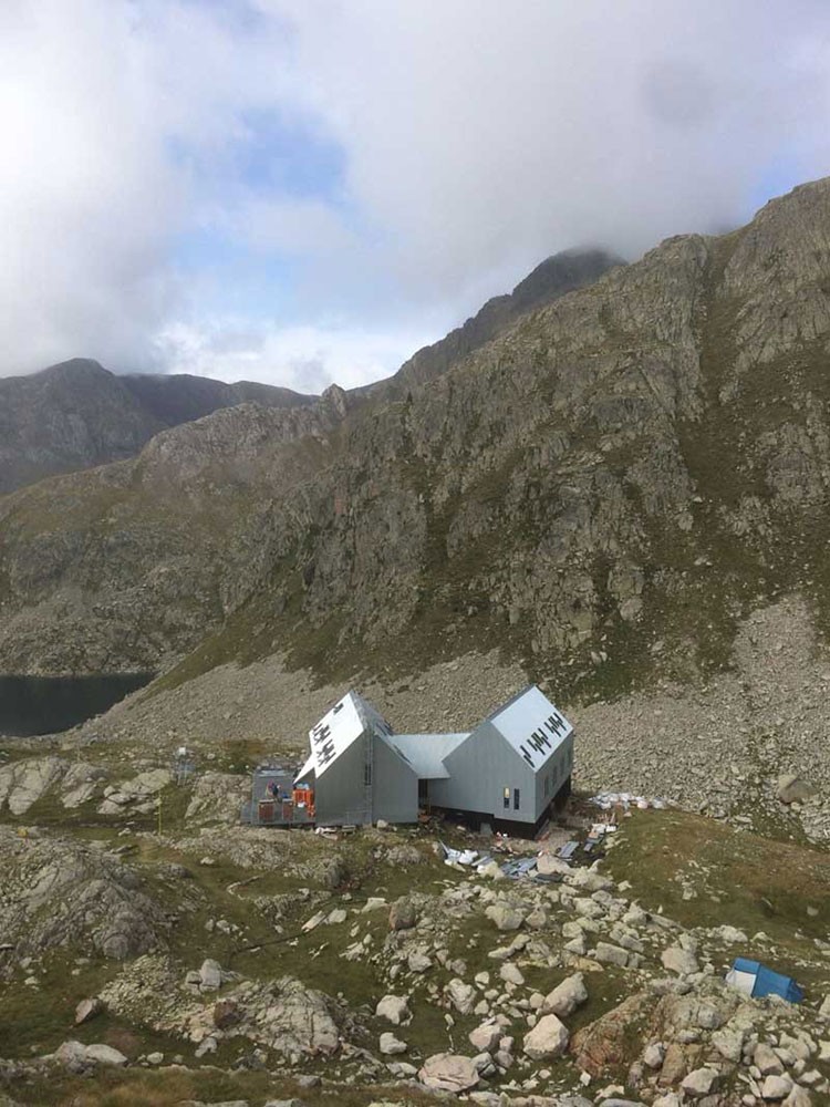 Refugio de Cap de Llauset, con sus dos módulos ya terminados.
