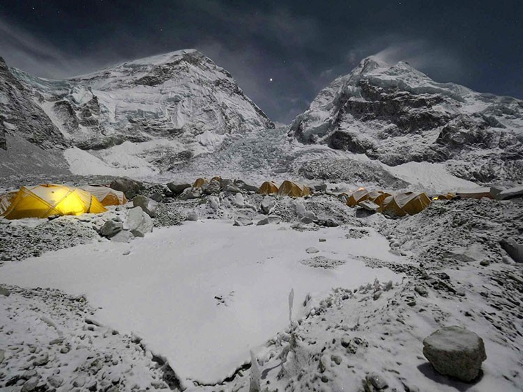 Campo base del Everest en temporada. Foto: Javier Camacho