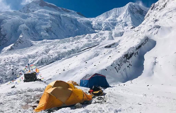 Campo base de Simone Moro y Pemba Gelje Sherpa en el Manaslu esta mañana. Foto: Simone Moro