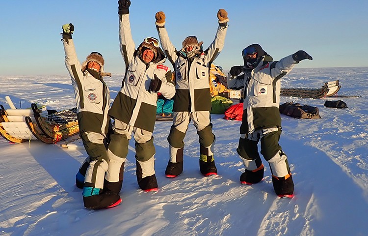 Oficialdegui, Larramendi, Moreno y Olivera finalizan travesía antártica. Foto: Trineo de Viento