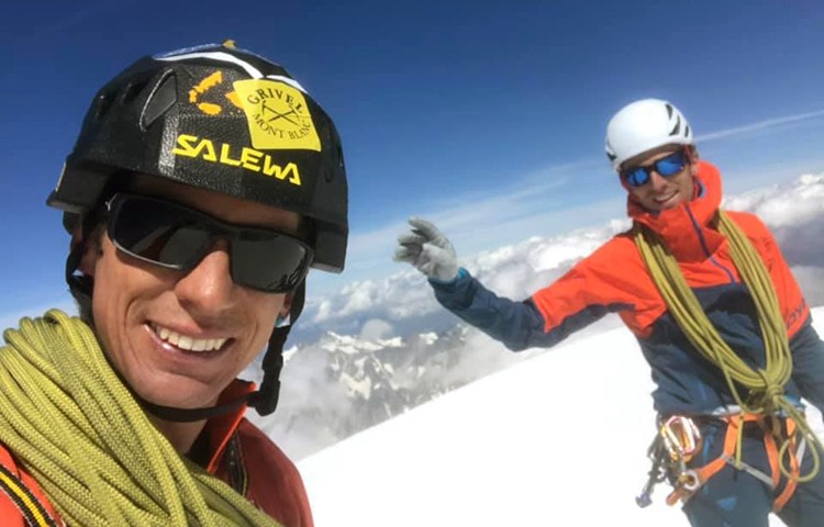 François Cazzanelli y Andreas Steindl en la cima del Mont Blanc. Foto: Facebook Marco Camandona