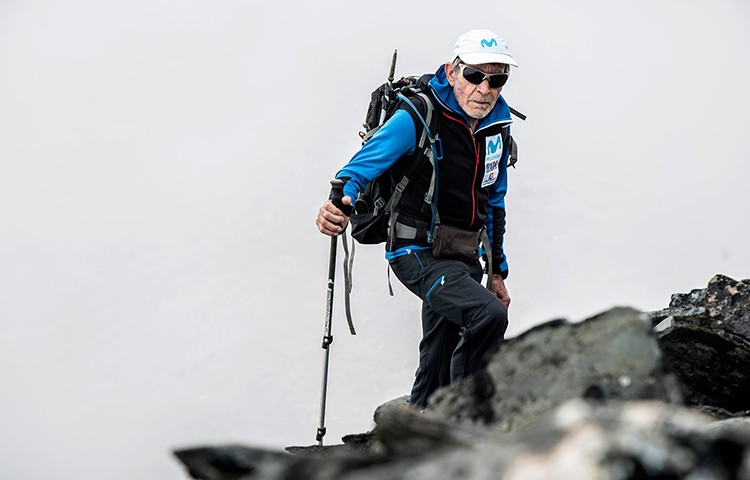 Carlos Soria, hacia cumbre en Chukung-ri. Foto: Luis Miguel López Soriano, yosuboconcarlossoria