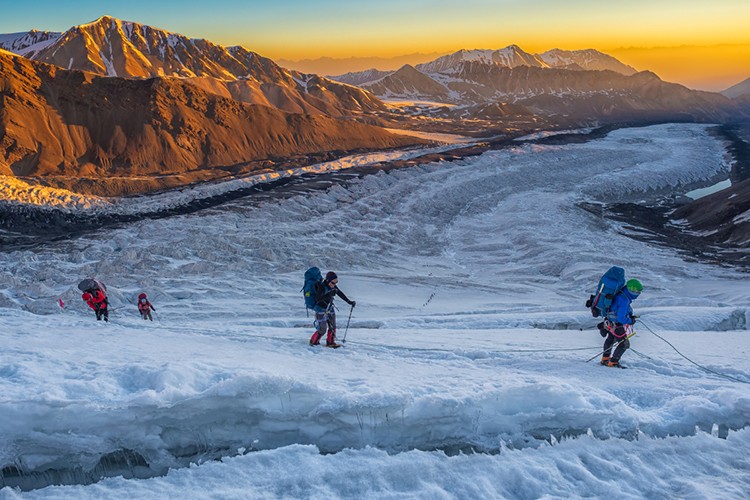 Grietas en el glaciar de camino al campo 2. Foto: Javier Camacho