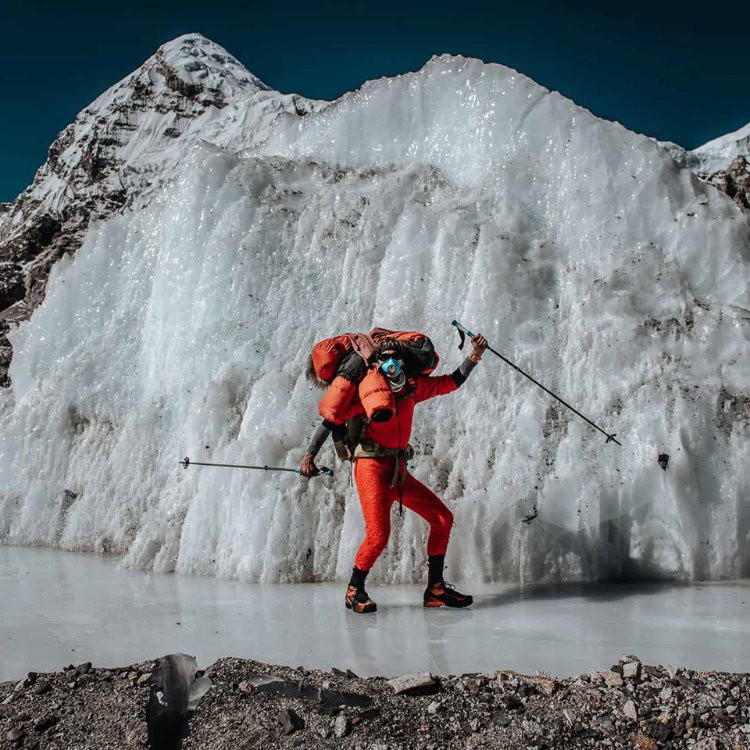 Jost Kobusch avanza en el Everest. Foto: Daniel Hug