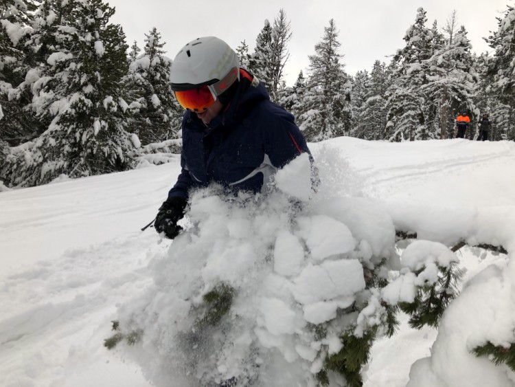 El caso de esquí, un elemento fundamental de seguridad. Foto: Barrabes