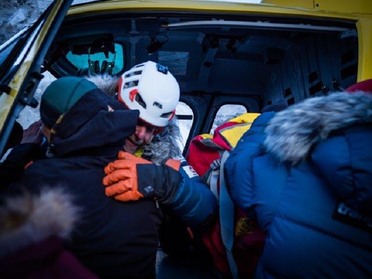 Óscar Cardo, evacuado del campo 2 del Everest. Foto: Alex Txikon