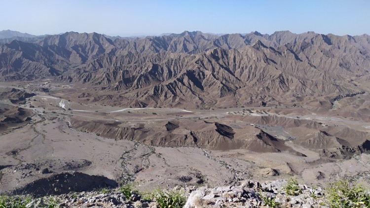 Desde la cumbre del Jebel Misht. Ibarz, Montoya y Recio